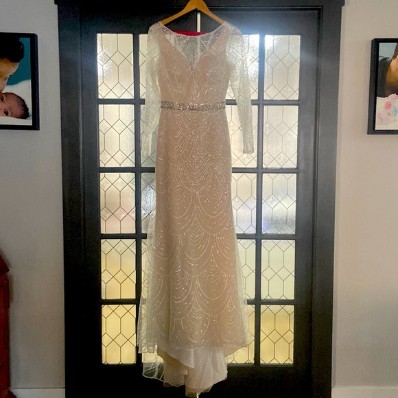 Art Deco ivory size 4 wedding gown - Picture 3 of 10